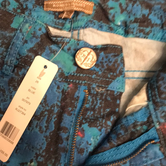 Romeo and Juliet Shorts - Picture 7 of 8